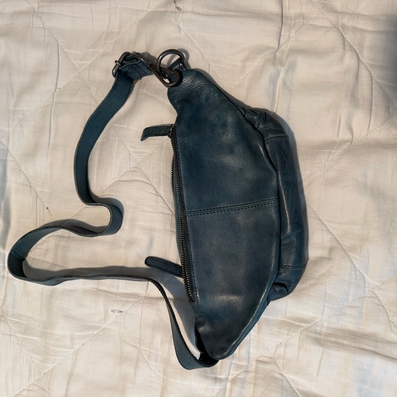 Leather Bum Style Bag - Picture 4 of 7